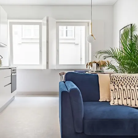 Decompress At A Tranquil, Minimal Urban Oasis With An Edge Apartment Porto
