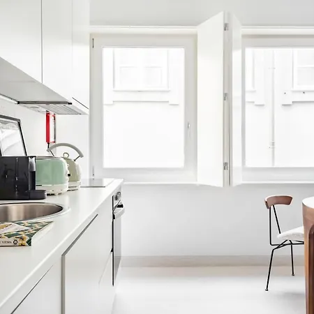 Decompress At A Tranquil, Minimal Urban Oasis With An Edge * Porto