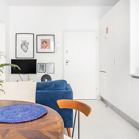 Apartment Decompress At A Tranquil, Minimal Urban Oasis With An Edge