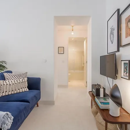 Apartment Decompress At A Tranquil, Minimal Urban Oasis With An Edge