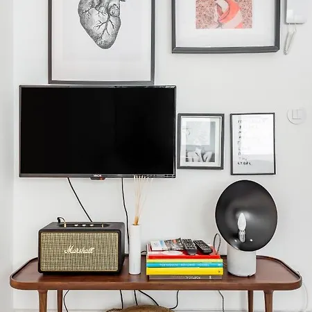 Decompress At A Tranquil, Minimal Urban Oasis With An Edge Apartamento Porto